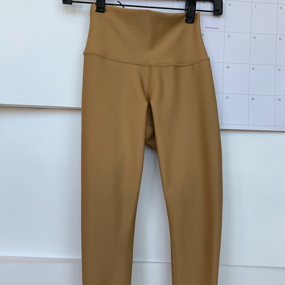 ALO Yoga Airlift High Waist Capri Legging